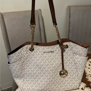 Michael Kors Jet Set Travel LG Chain Shoulder Tote.